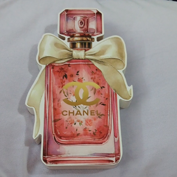 CHANEL Floral Pink Perfume with Gold and Cream Bow Wooden Decor - Picture 1 of 4